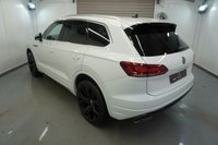 USED 2023 72 VOLKSWAGEN TOUAREG 3.0 TDI V6 R-Line SUV 5dr Diesel Tiptronic 4Motion Euro 6 (s/s) (286 ps) Vinenna White / Leather, VW Service History