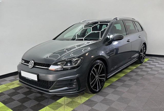 View our VOLKSWAGEN GOLF