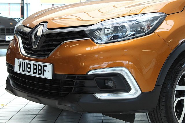 View our RENAULT CAPTUR