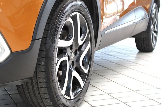 View our RENAULT CAPTUR
