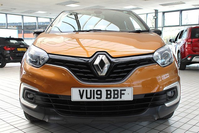 View our RENAULT CAPTUR