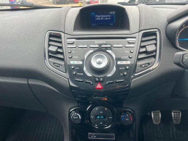 2013 FORD FIESTA - Photo 10