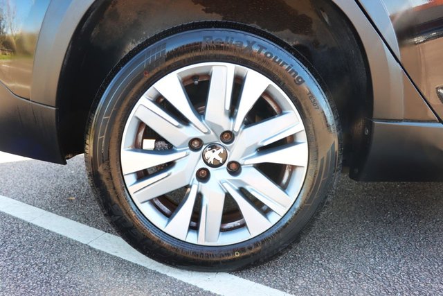 2017 PEUGEOT 2008 - Photo 12