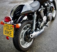 USED 2009 TRIUMPH Thruxton 900 865 Roadster/Retro (69 ps) A cool, low mileage collectable Caf&eacute; Racer here, a great colour scheme on what are becoming a rare sight these days.
