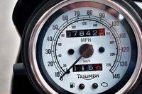 USED 2009 TRIUMPH Thruxton 900 865 Roadster/Retro (69 ps) A cool, low mileage collectable Caf&eacute; Racer here, a great colour scheme on what are becoming a rare sight these days.