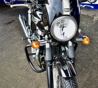 USED 2012 TRIUMPH Thruxton 900 865 Roadster/Retro (69 ps) A very low mileage example with just 3967 miles, super collecatble and rare to see now.