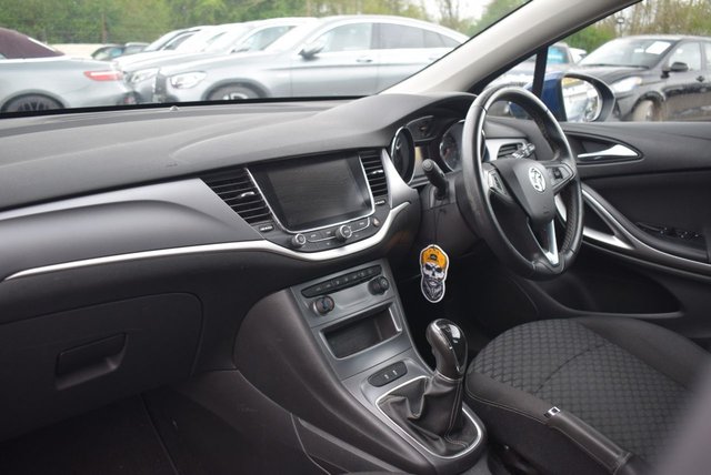 2018 VAUXHALL ASTRA - Photo 12