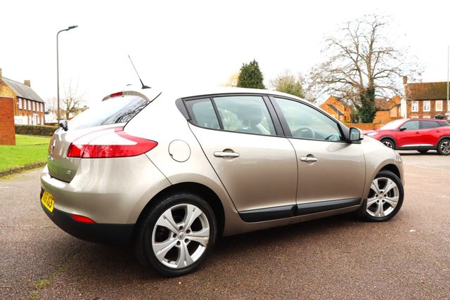 2011 RENAULT MEGANE - Photo 12