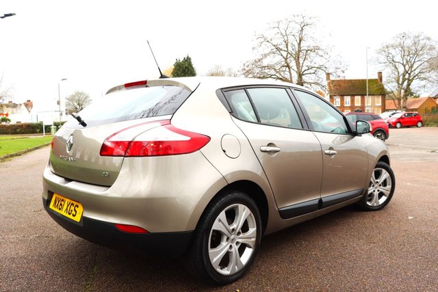 2011 RENAULT MEGANE - Photo 10
