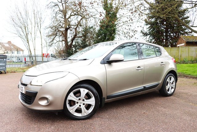 2011 RENAULT MEGANE - Photo 9