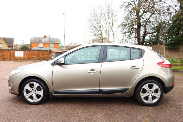 2011 RENAULT MEGANE - Photo 7