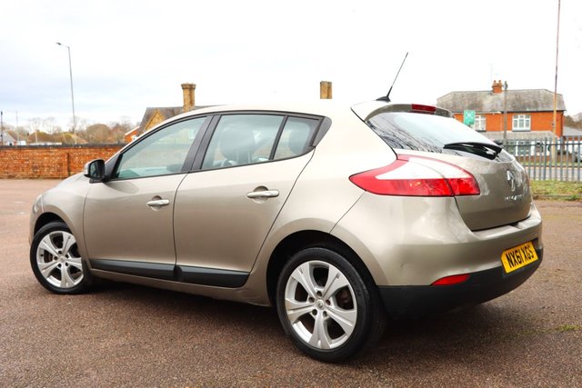 2011 RENAULT MEGANE - Photo 4