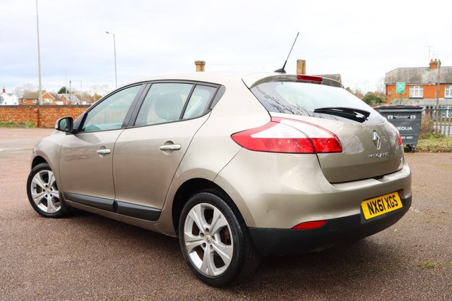 2011 RENAULT MEGANE - Photo 3