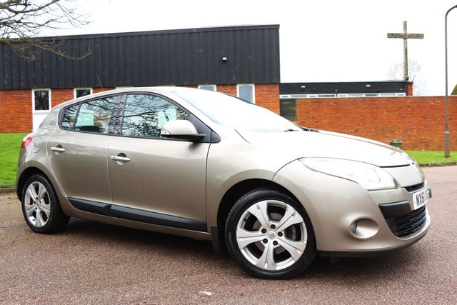 2011 RENAULT MEGANE - Photo 2