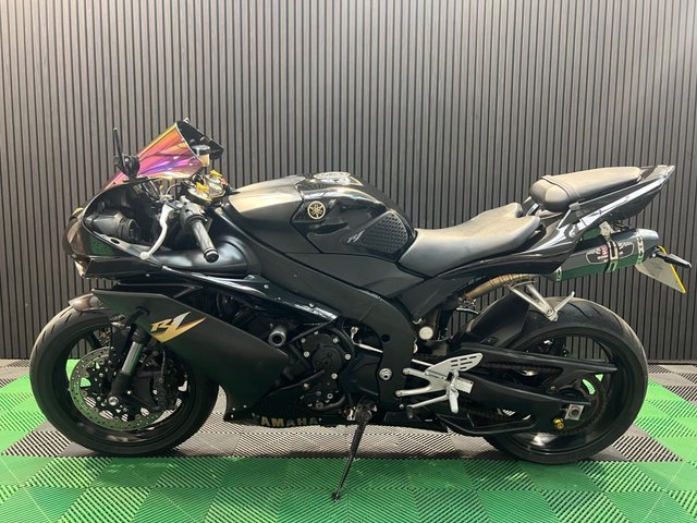 View our YAMAHA R1