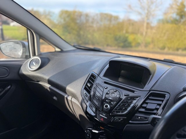 2016 FORD FIESTA - Photo 9