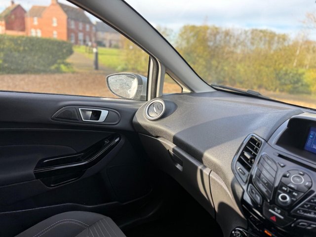 2016 FORD FIESTA - Photo 11