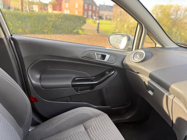 2016 FORD FIESTA - Photo 12