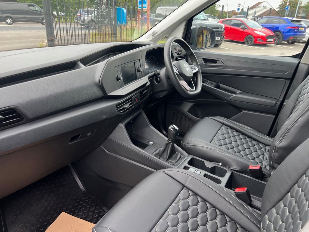 USED 2022 22 VOLKSWAGEN CADDY MAXI 2.0 TDI C20 Commerce Panel Van 6dr Diesel Manual LWB Euro 6 (s/s) (102 ps) TAILGATE / 19 INCH WHEELS