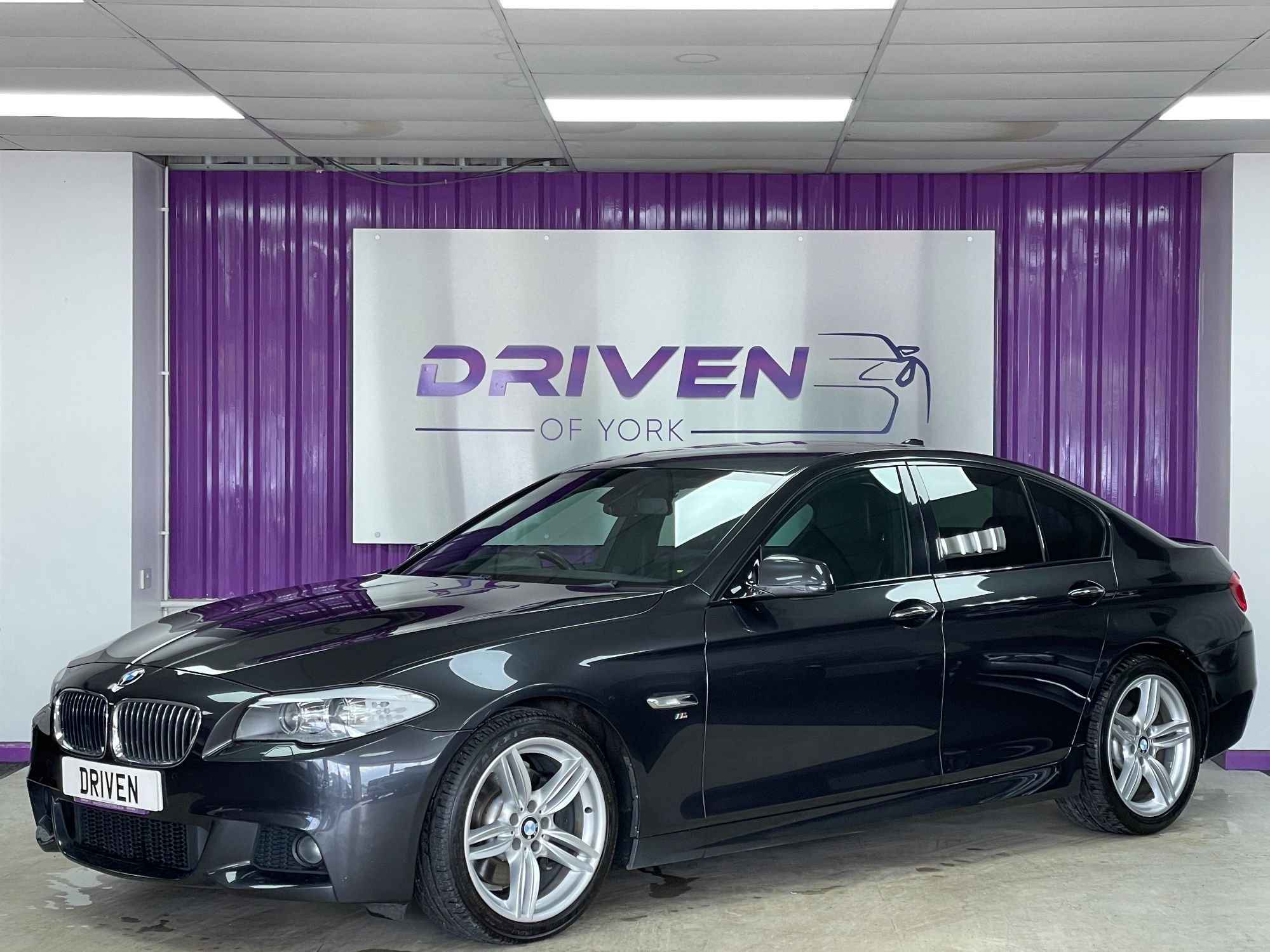 USED 2011 61 BMW 5 SERIES 3.0 530d M Sport Saloon 4dr Diesel Steptronic Euro 5 (245 ps) 