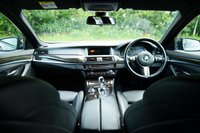 USED 2013 63 BMW 5 SERIES 2.0 520d M Sport Saloon 4dr Diesel Auto Euro 6 (s/s) (184 ps) SOPHISTO GREY METALLIC PAINTWORK + REVERSE CAMERA + HEATED SEATS