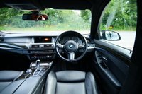 USED 2013 63 BMW 5 SERIES 2.0 520d M Sport Saloon 4dr Diesel Auto Euro 6 (s/s) (184 ps) SOPHISTO GREY METALLIC PAINTWORK + REVERSE CAMERA + HEATED SEATS