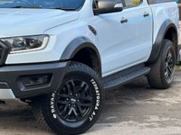 USED 2020 70 FORD RANGER 2.0 ECOBLUE RAPTOR PICKUP DOUBLE CAB 4DR DIESEL AUTO 4WD EURO 6 (S/S) (213 PS) NAV NO VAT - FULL SERVICE HISTORY - WET BELT JUST BEEN DONE - GENUINE  RAPTOR - EURO 6  - HPI CHECK ALL CLEAR - ULEZ / CAZ / LEZ COMPLIANT - AUTOMATIC - METTALIC WHITE PAINTWORK - DOUBLE CAB - SPORT SEATS - SAT NAV - REVERSE CAMERA - CRUISE CONTROL - HEATED SEATS - DUAL ZONE CLIMATE - AIR CONDITIONING - DAB / RADIO / BLUETOOTH - BI XENON HEADLIGHTS -  FINANCE AVAILABLE - ZERO DEPOSIT OFFERS - ALL VANS/CARS WELCOME IN PART-EXCHANGE, ANY AGE, ANY MILEAGE, ANY CONDITION