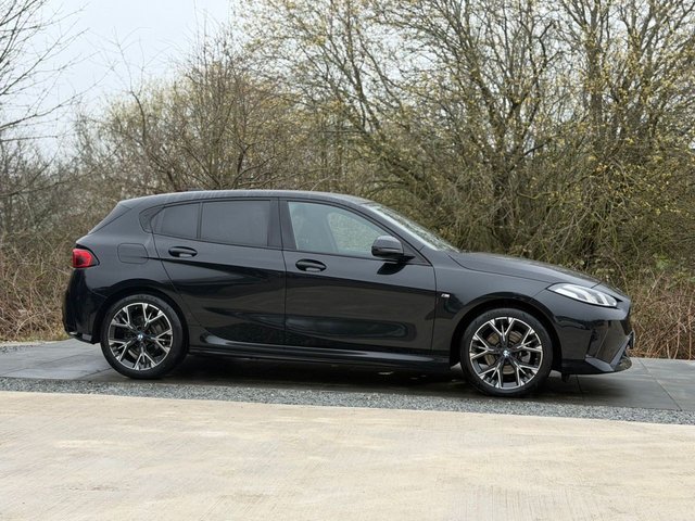 2025 BMW 1 SERIES - Photo 2