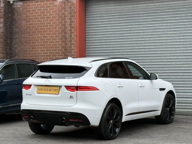 2017 JAGUAR F-PACE - Photo 8