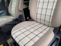 USED 2015 65 FORD TRANSIT CUSTOM 2.2 TDCi 330 Panel Van 5dr Diesel Manual L2 H1 (197 g/km, 153 bhp) Superb Value.