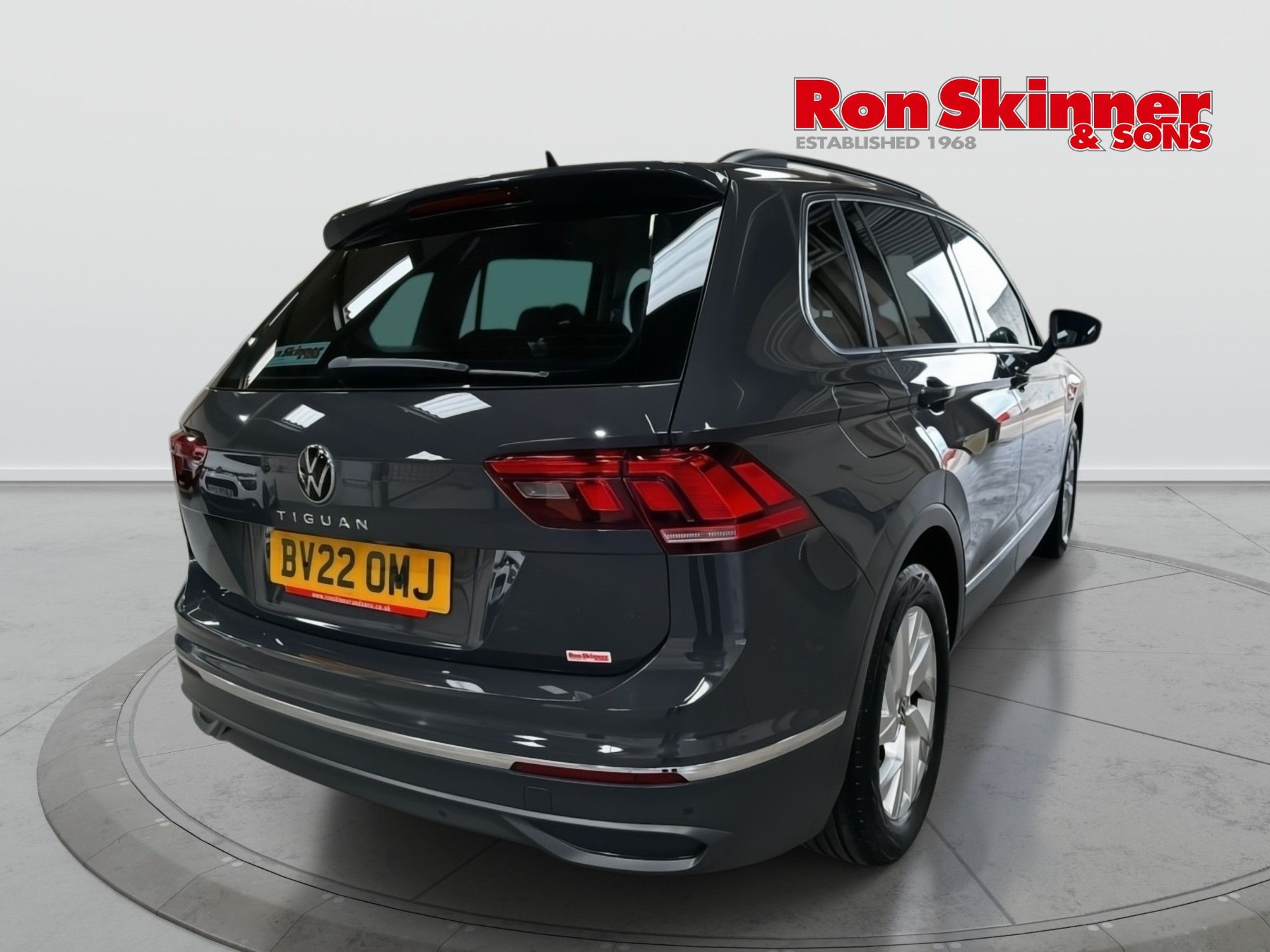 USED 2022 22 VOLKSWAGEN TIGUAN 1.5 TSI Life SUV 5dr Petrol Manual Euro 6 (s/s) (150 ps) 