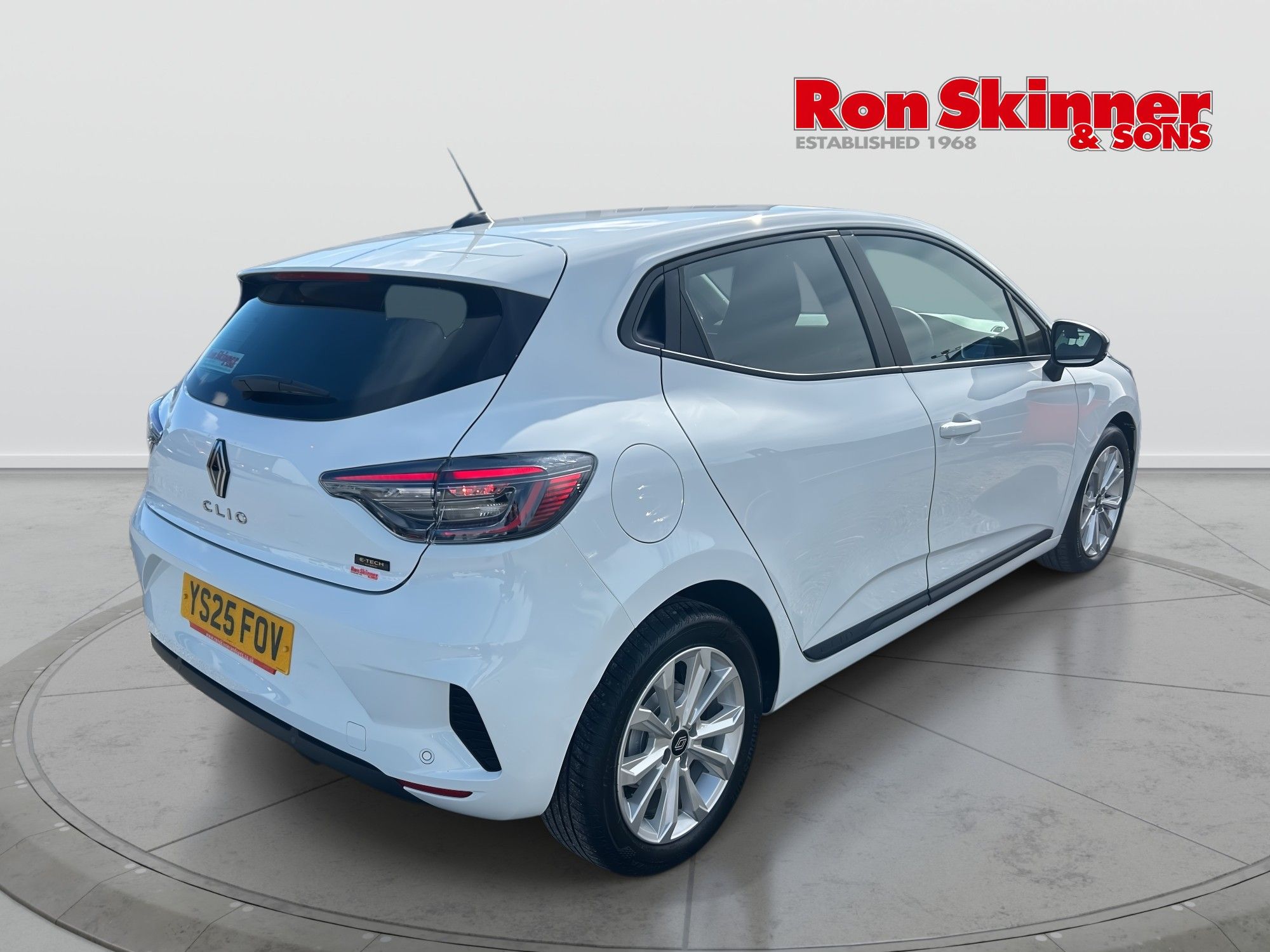 USED 2025 25 RENAULT CLIO 1.6 E-TECH evolution Hatchback 5dr Petrol Hybrid Auto Euro 6 (s/s) (145 ps) 