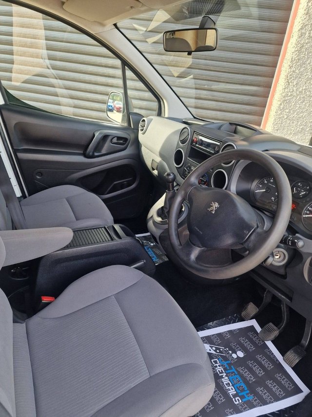 View our PEUGEOT PARTNER