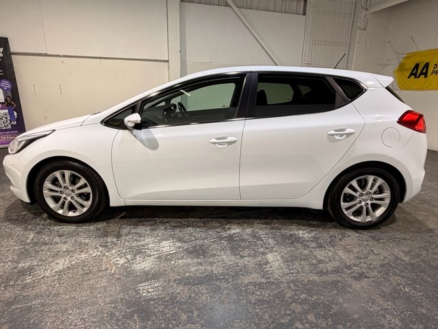 2012 KIA CEED - Photo 2