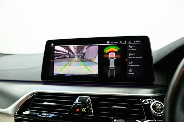 2021 BMW 5 SERIES - Photo 9