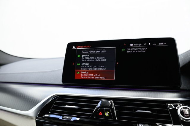 2021 BMW 5 SERIES - Photo 7