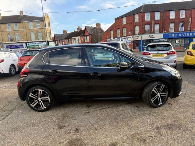 2016 PEUGEOT 208 - Photo 2