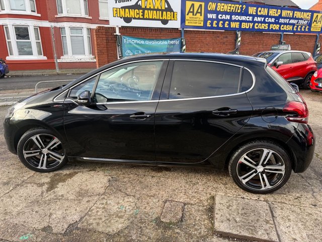 2016 PEUGEOT 208 - Photo 6