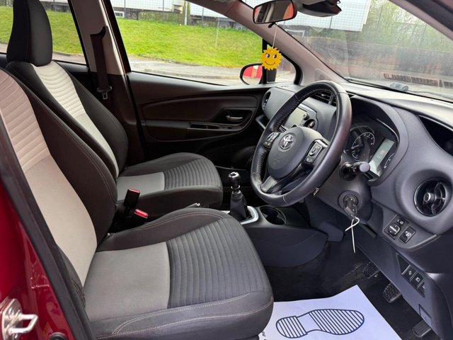 2017 TOYOTA YARIS - Photo 10