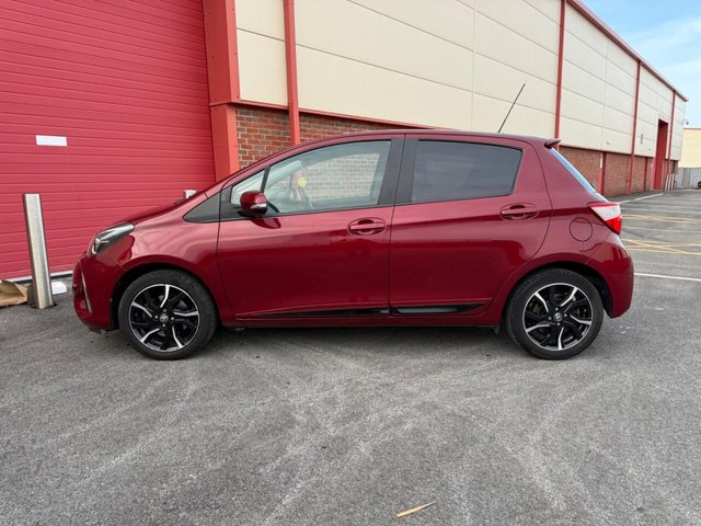 2017 TOYOTA YARIS - Photo 4