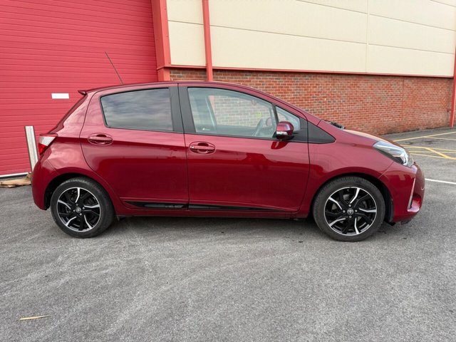 2017 TOYOTA YARIS - Photo 8