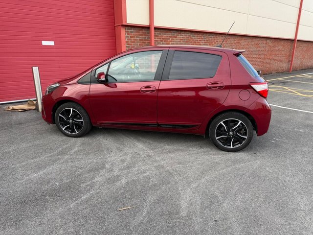 2017 TOYOTA YARIS - Photo 5