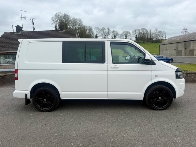 2013 VOLKSWAGEN TRANSPORTER 2.0 TDI T30 Highline Kombi 140 BHP (NO VAT) - Photo 5