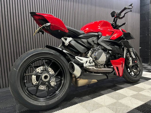 View our DUCATI Streetfighter V2