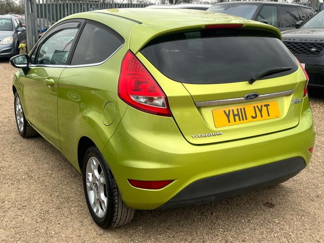 2011 FORD FIESTA - Photo 12