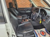 USED 2013 63 MITSUBISHI SHOGUN 3.2 DI-DC SG4 SUV 5dr Diesel Auto 4WD Euro 5 LWB (197 ps) FULL BLACK LEATHER HEATED SEATS