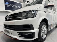 USED 2018 68 VOLKSWAGEN TRANSPORTER 2.0 TDI T32 BlueMotion Tech Highline Kombi Double Cab 5dr Diesel DSG FWD SWB Euro 6 (s/s) (150 ps) KOMBI VAN
