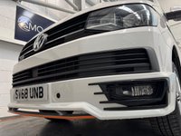 USED 2018 68 VOLKSWAGEN TRANSPORTER 2.0 TDI T32 BlueMotion Tech Highline Kombi Double Cab 5dr Diesel DSG FWD SWB Euro 6 (s/s) (150 ps) KOMBI VAN