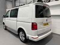 USED 2018 68 VOLKSWAGEN TRANSPORTER 2.0 TDI T32 BlueMotion Tech Highline Kombi Double Cab 5dr Diesel DSG FWD SWB Euro 6 (s/s) (150 ps) KOMBI VAN