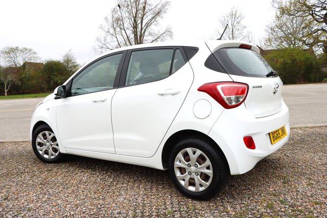 2015 HYUNDAI I10 - Photo 4